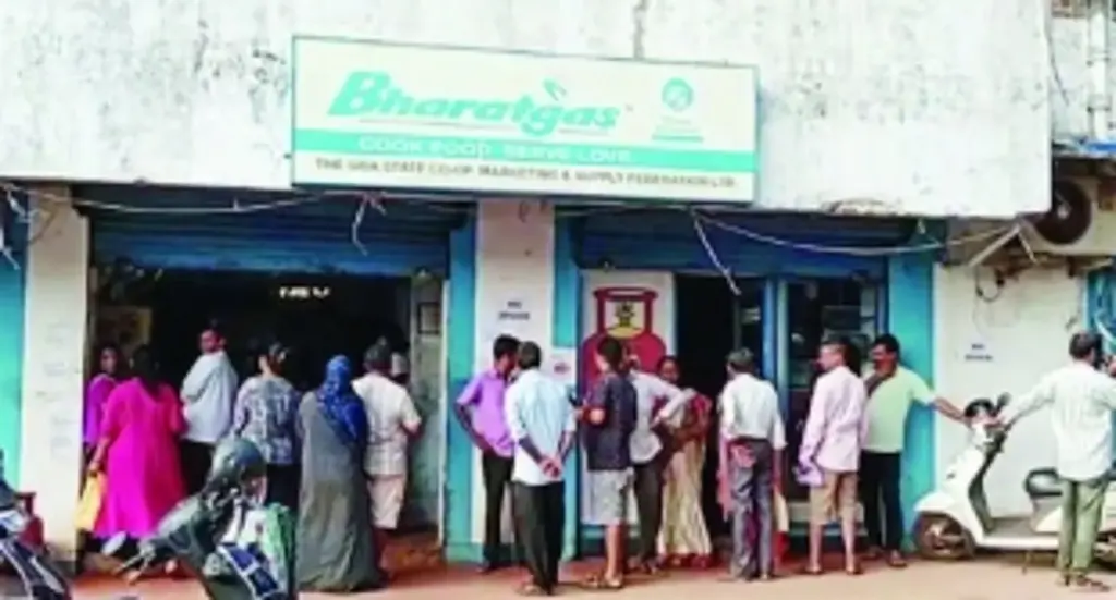 LPG Gas Cylinder Shortage Hits Delhi Hard