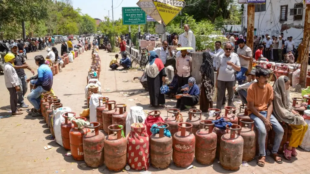 Gas Cylinder Prices Rise in India Amid New LPG Booking Rules