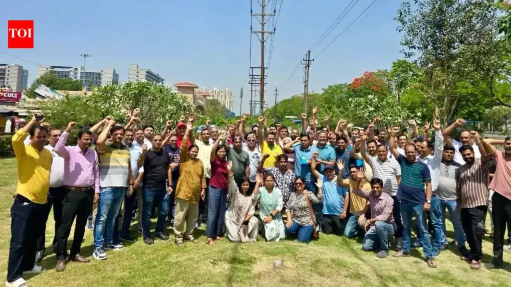 Noida Residents Protest for Metro Connectivity