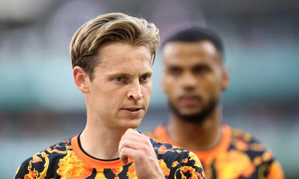 Barcelona midfielder Frenkie de Jong focuses on recovery and addresses ‘fake news’